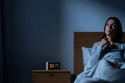 रात में बार-बार नींद का टूटना क्यों? जानें इसके पीछे छिपे शरीर के संकेत