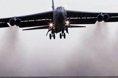 B-52 बॉम्बर हादसा: उड़ान भरते ही दुर्घटनाग्रस्त हुआ अमेरिका का दिग्गज बमवर्षक, 8 लोगों की जान गई