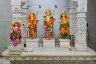 बड़े मंगल पर हनुमान जी के साथ करें प्रभु श्री राम की आरती, मनोकामनाएं होंगी पूरी