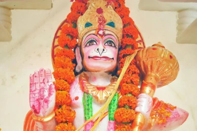 बुढ़वा मंगल पर करें हनुमान जी के ये चमत्कारी मंत्र, प्रसन्न होंगे संकटमोचन और दूर होंगे सभी कष्ट