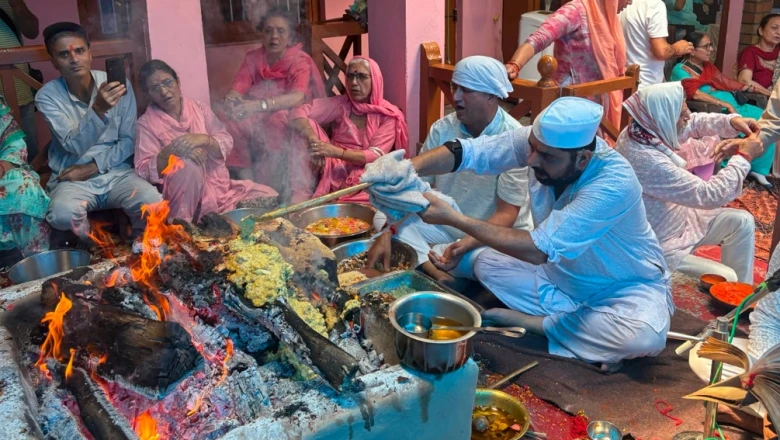 36 साल बाद गोपीनाथ आश्रम में उमड़े कश्मीरी पंडित, दिनभर चले हवन, भजन और कीर्तन
