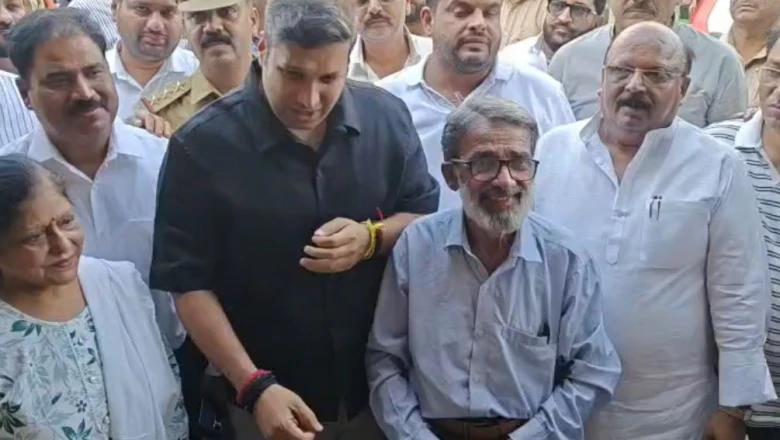 गाजियाबाद: 25 साल से दबंग के कब्जे में फंसी दुकान वापस मिली, बुजुर्ग दंपति ने डीएम को बताया 'हनुमान'