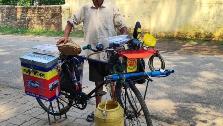 साइकिल पर 45 साल से चल रही गाड़ी धोने की दुकान, बोकारो के अजय घर-घर पहुंचकर चमकाते हैं वाहन