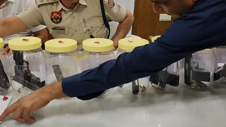रोहतक पुलिस ने नाकाम की पांच हत्याओं की साजिश, 7 पिस्तौल और 80 कारतूस समेत तीन युवक गिरफ्तार
