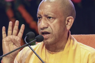 योगी सरकार का बड़ा फैसला: नीट परीक्षार्थियों को बस किराए में 50% छूट, मोहर्रम पर हथियार और तेज डीजे बैन
