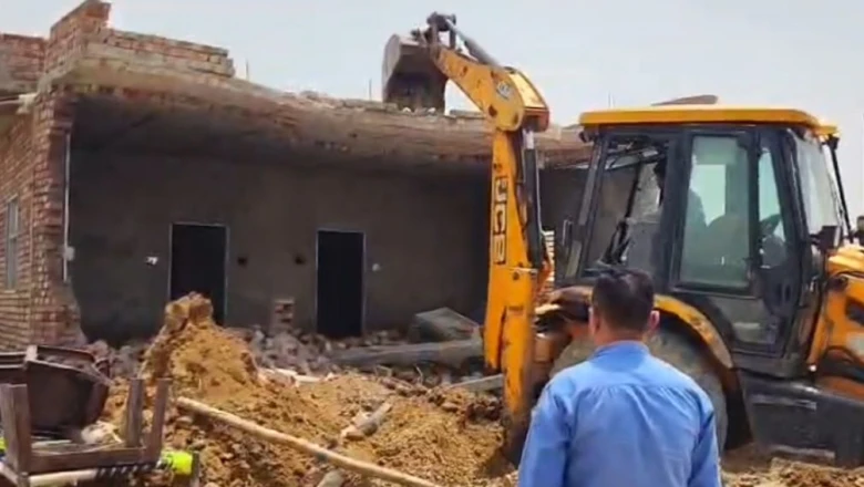 नूंह में प्रशासन का बुलडोजर एक्शन, 18 एकड़ में बसी तीन अवैध कॉलोनियां जमींदोज
