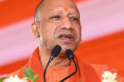 रात नौ बजे शुरू होगी सीएम योगी की हाई-लेवल बैठक, प्रदेश के वरिष्ठ अधिकारियों से होगा सीधा संवाद