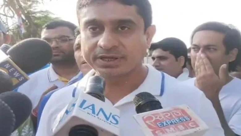 छात्रों के लिए हो वन टाइम फीस की व्यवस्था! NEET-CBSE और OTF के मुद्दे पर सड़कों पर उतरी यूथ कांग्रेस, सरकार पर साधा निशाना