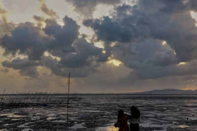 बिहार-झारखंड समेत 12 राज्यों में आंधी और तेज बारिश के आसार, यूपी-महाराष्ट्र में सताएगी प्रचंड गर्मी