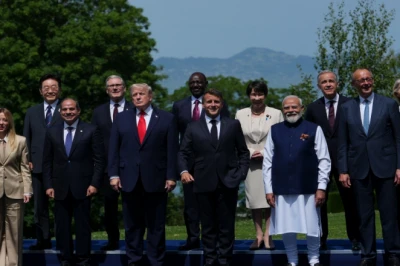 जी7 शिखर सम्मेलन के दिलचस्प पल: मेलोनी ने छोड़ी सिगरेट, ट्रंप ने मांगी मैक्रॉन की घड़ी