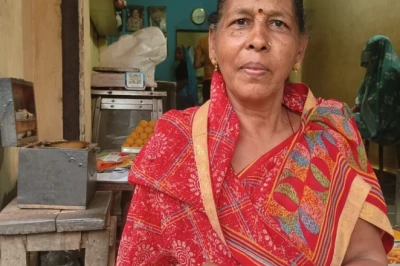 समय बदला पर दाम वही! चार पीढ़ियों से ₹10 में दही-बड़ा परोस रही किशन हलवाई की दुकान