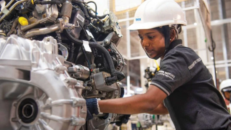 Tata Motors PV के शेयर 8.27% लुढ़के, FY27 आउटलुक से निराश निवेशकों ने की भारी बिकवाली