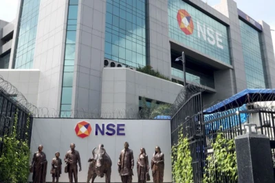 NSE IPO: नेशनल स्टॉक एक्सचेंज ने सेबी के पास दाखिल किए दस्तावेज, 30,000 करोड़ रुपये का हो सकता है आईपीओ