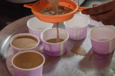 पेपर कप में गरम चाय-कॉफी पीना सेहत के लिए खतरा, भोपाल CMHO ने जारी की चेतावनी