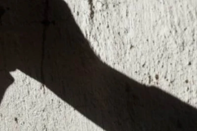 रंग को लेकर ताना देने का विवाद, शिकायत करने पहुंची मां की चाकू मारकर हत्या