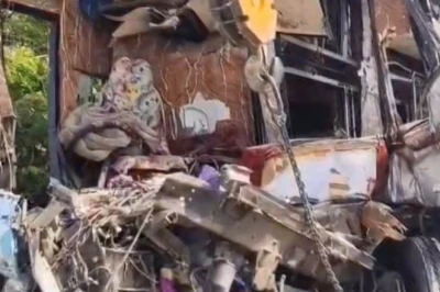 बांसवाड़ा से सूरत जा रही स्लीपर बस वडोदरा में खड़े ट्रक से भिड़ी, 7 की मौत, 27 घायल