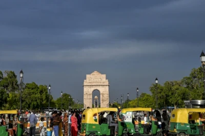 दिल्ली-NCR में आज फिर बरसेंगे बादल, गर्मी से राहत के आसार; जानें अगले दो दिन का मौसम