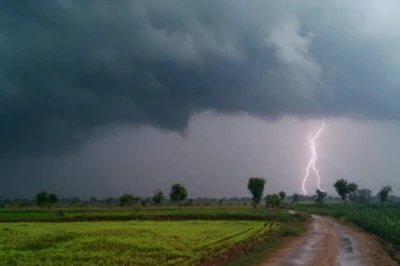 बिहार में आज 26 जिलों में बारिश का यलो अलर्ट, 50 किमी/घंटे की रफ्तार से चलेगी हवा; जानें क्यों थमी मानसून की चाल