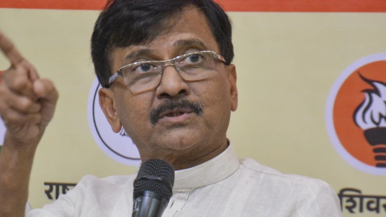 बागी सांसदों पर बरसे संजय राउत- 'कभी रिक्शे में घूमने की हैसियत नहीं थी, अब चार्टर्ड विमान में उड़ रहे'