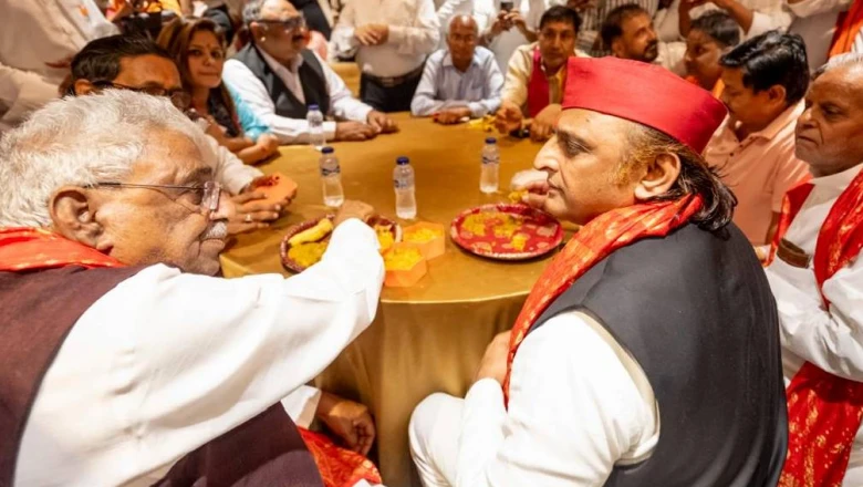 यूपी 2027: मायावती ने साधा OBC, अखिलेश यादव ब्राह्मण नेताओं संग बैठक में जुटे