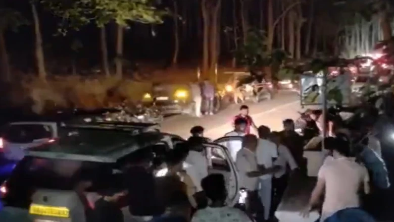नैनीताल में टेंपो ट्रैवलर खाई में गिरी, मेरठ की 2 महिलाओं की मौत, 25 यात्री घायल