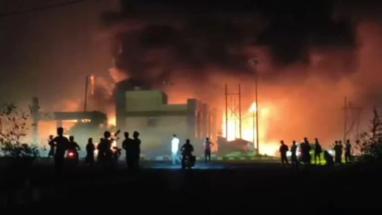 Varanasi: GAIL CNG pump catches fire, 45 feet high flames seen, chaos on highway