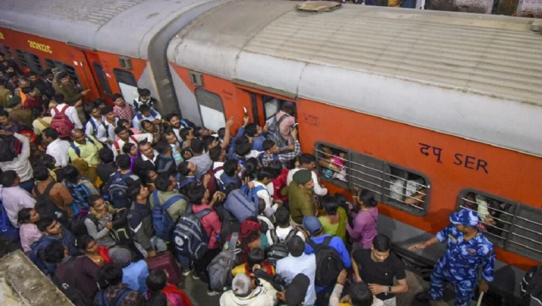NEET री-एग्जाम के लिए Railway का बड़ा ऐलान, 20-21 जून को चलेंगी स्पेशल ट्रेनें