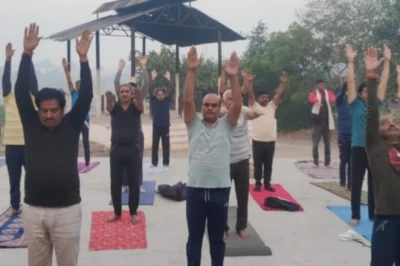 Khargone में योग का अनोखा अंदाज: डांस और म्यूजिक से बुजुर्गों की सेहत में हो रहा सुधार