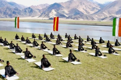 13780ft ऊंचाई पर ITBP जवानों का योग प्रदर्शन, बर्फीली चोटियों पर रचा इतिहास