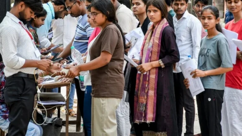 NEET Re-Exam: फर्जीवाड़े को रोकने के लिए MBBS छात्रों की छुट्टियां रद्द, परीक्षा तक कैंपस में रहने का फरमान