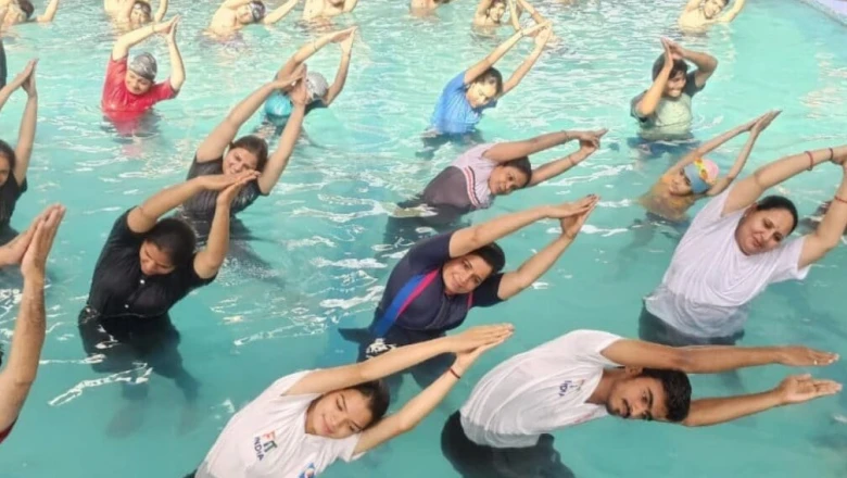 Underwater Yoga: जिम और दवाओं से दूर पानी के अंदर योग का नया क्रेज