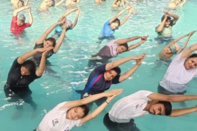 Underwater Yoga: जिम और दवाओं से दूर पानी के अंदर योग का नया क्रेज