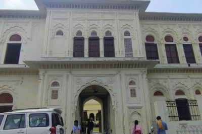 झांसी के Rani Mahal की खंडित मूर्तियां: 1857 के संग्राम और गौरवशाली इतिहास की अनकही कहानी