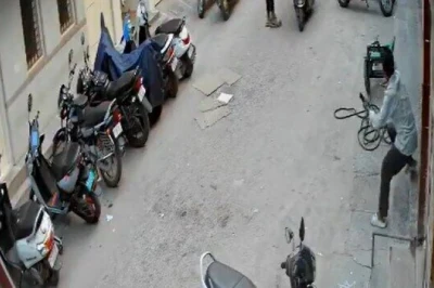 Bengaluru: मोबाइल छीनकर भाग रहे बदमाशों को रोकने के लिए मजदूर ने फेंकी बोरी, एक की हार्ट अटैक से मौत