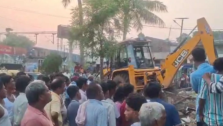 Munger ke Purabsarai mein chala atikraman hatao abhiyan, chali JCB