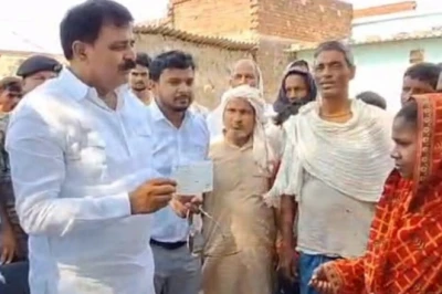 कैमूर: तालाब में डूबने से 3 बच्चों की गई जान, मंत्री जमा खान ने परिवारों को सौंपी 12 लाख की सहायता राशि