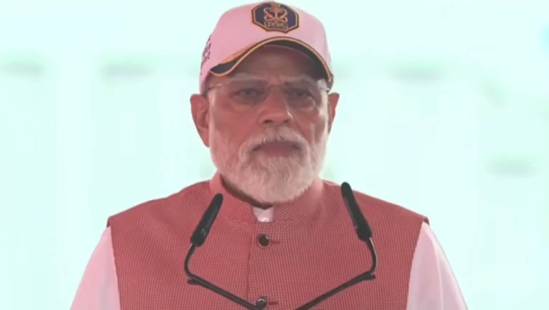 नौसेना को मिले 3 नए स्वदेशी युद्धपोत, प्रधानमंत्री मोदी बोले- मेकर बनने से ही बनेंगे डिसीजन मेकर