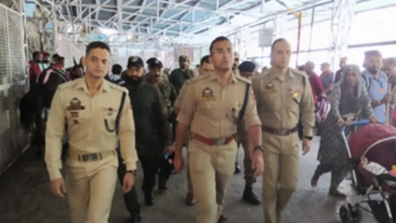 वैष्णो देवी यात्रा मार्ग पर अचानक पैदल निकले रियासी एसएसपी, सुरक्षा और व्यवस्थाओं का लिया जायजा