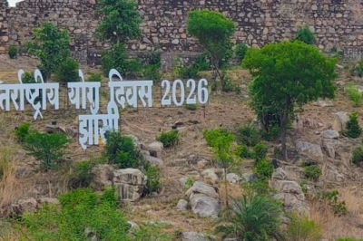 International Yoga Day 2026: झांसी में हुआ भव्य आयोजन, सीएम योगी ने हजारों के साथ किया योग