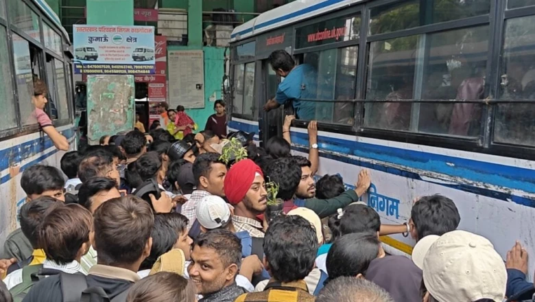 Nainital में पर्यटकों की परेशानी: बढ़ती भीड़ और जाम से बिगड़ा टूरिस्ट सीजन