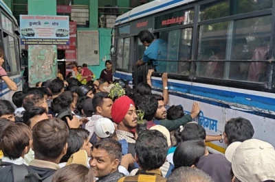 Nainital में पर्यटकों की परेशानी: बढ़ती भीड़ और जाम से बिगड़ा टूरिस्ट सीजन