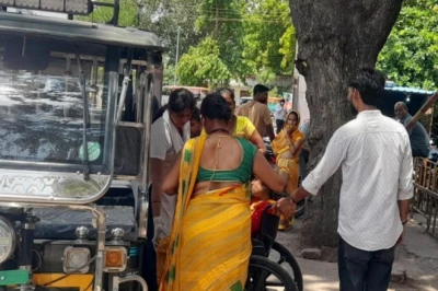 मुरैना जिला अस्पताल के गेट पर ई-रिक्शा में हुआ प्रसव, एम्बुलेंस नहीं मिलने पर परिजनों का फूटा गुस्सा