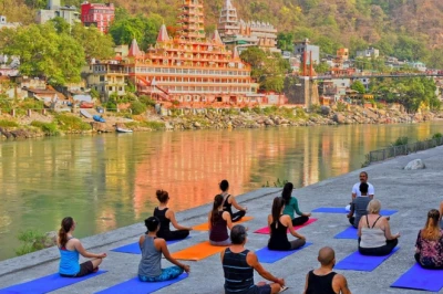 अंतरराष्ट्रीय योग दिवस 2026: योग सिखाकर हर महीने लाखों की कमाई का मौका, जानिए कैसे शुरू करें