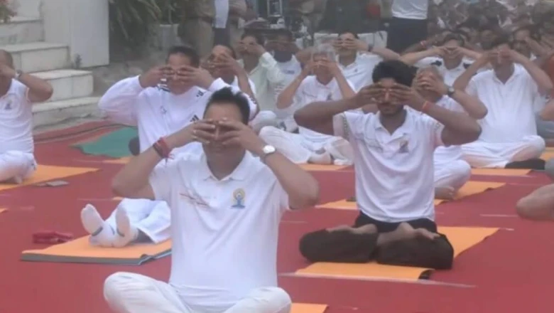 International Yoga Day 2026: नक्की झील किनारे सीएम ने किया योग, धोरों से लेकर जिला मुख्यालयों तक योगमय हुआ राजस्थान