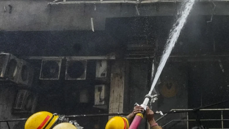 लखनऊ अग्निकांड: जान बचाने के लिए खिड़की से कूदे बच्चे, 15 की मौत से दहला अलीगंज