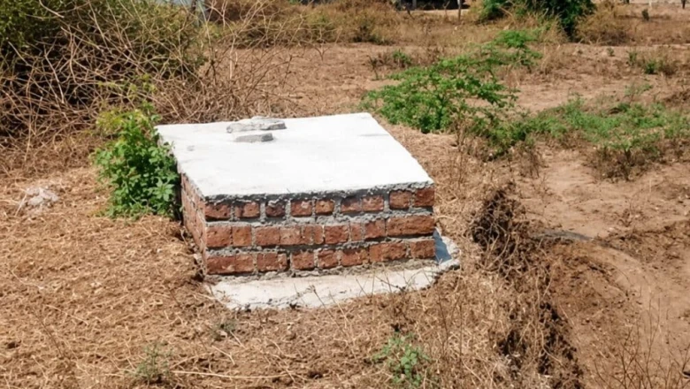 मध्य प्रदेश: मिट्टी के लालच में माफिया ने कब्रिस्तान पर चलाई जेसीबी, कब्रें धंसने से बाहर आए शव