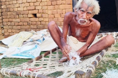 मशीनों के दौर में भी कायम है हाथ का हुनर, बोकारो के 80 वर्षीय बुजुर्ग ऐसे बनाते हैं रस्सी