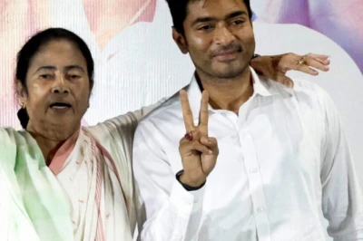 तृणमूल कांग्रेस में बड़ा संकट, बागियों ने ममता बनर्जी को हटाया पद से