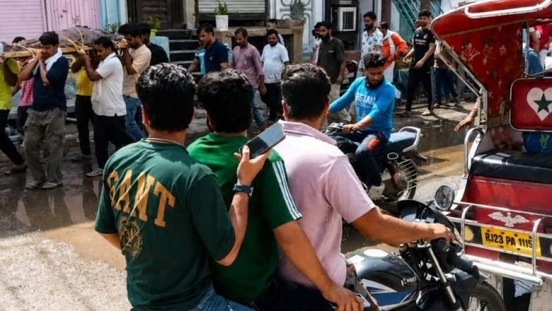 सीकर: मोचीवाड़ा श्मशान मार्ग पर जलभराव से बढ़ी मुश्किलें, कीचड़ से होकर गुजरने को मजबूर परिजन