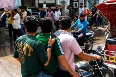 सीकर: मोचीवाड़ा श्मशान मार्ग पर जलभराव से बढ़ी मुश्किलें, कीचड़ से होकर गुजरने को मजबूर परिजन
